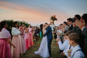 noivos cerimônia local casamento na praia do rosa