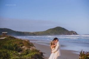 noivo em local casamento na praia do rosa