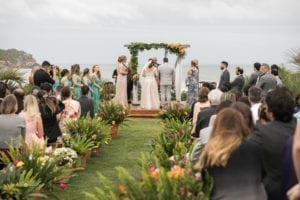 noivos cerimônia local casamento na praia do rosa