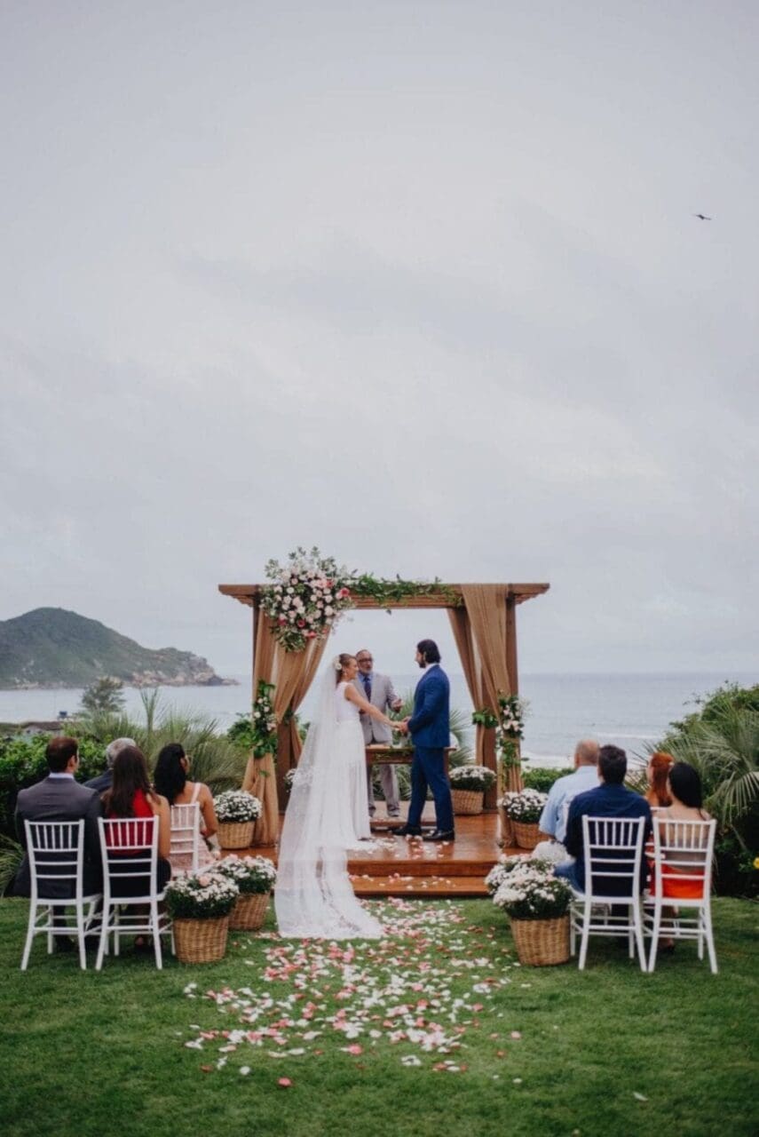 Casamento na Praia do Rosa: tudo o que você precisa saber para o grande  dia! – Hospedaria das Brisas