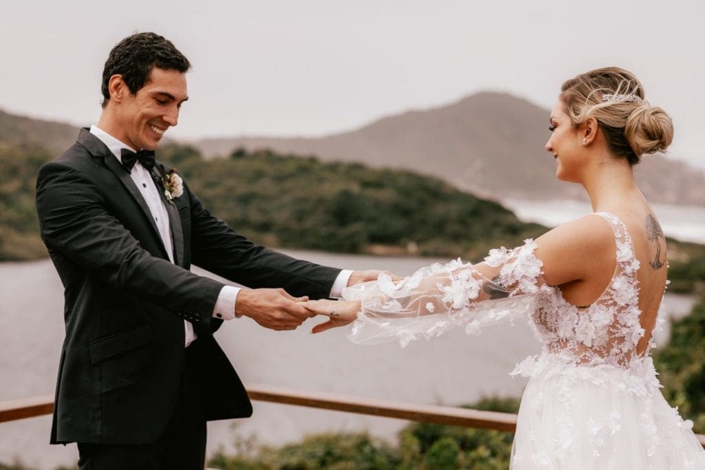 casamento na praia com chuva