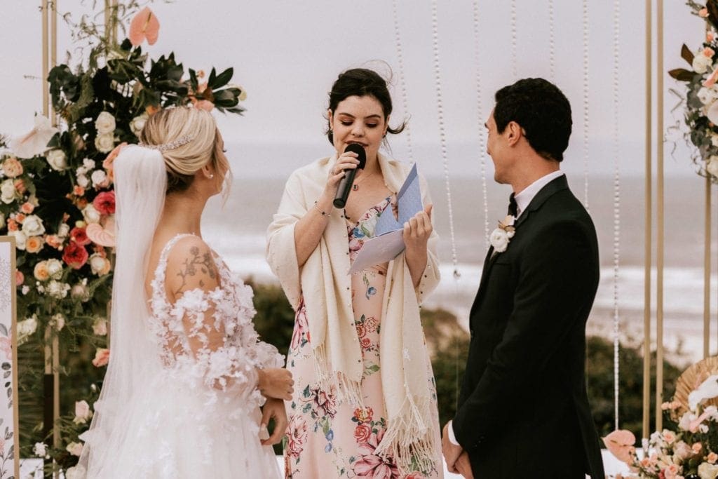 casamento na praia com chuva