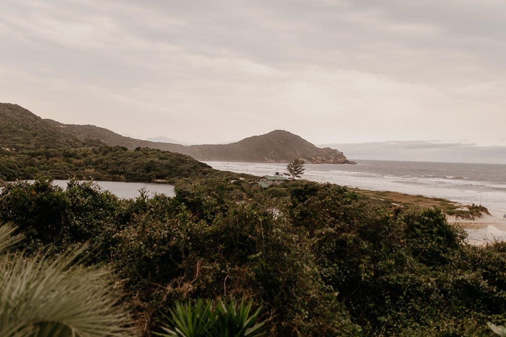 casamento na praia com chuva