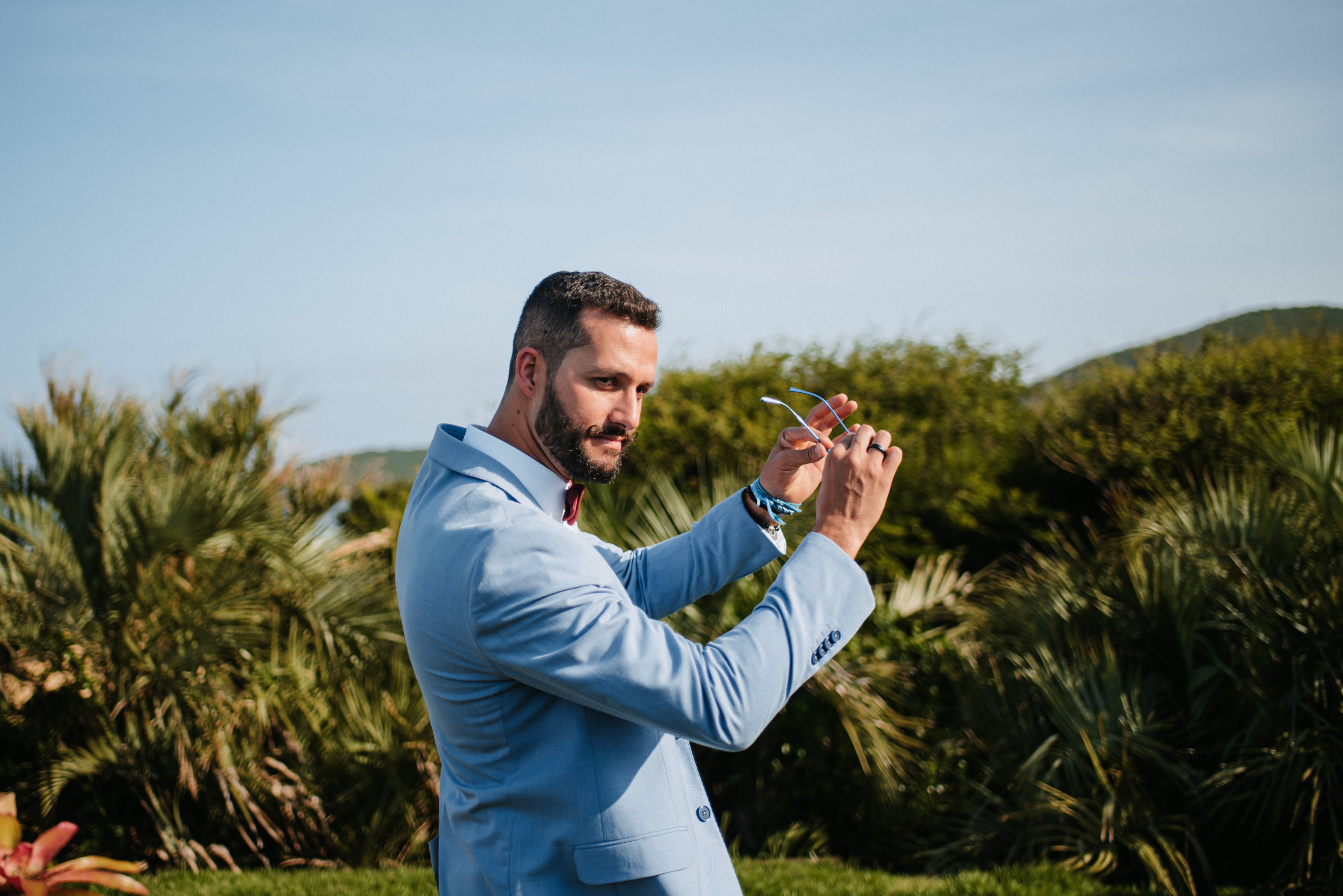 óculos de sol casamento na praia